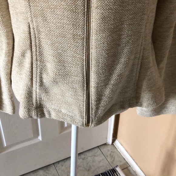 “Gladys” is wearing a Zippered form fitting blazer - Picture 4 of 5